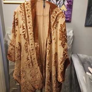 Elegant Floral Velvet Kimono in Cream and Brown